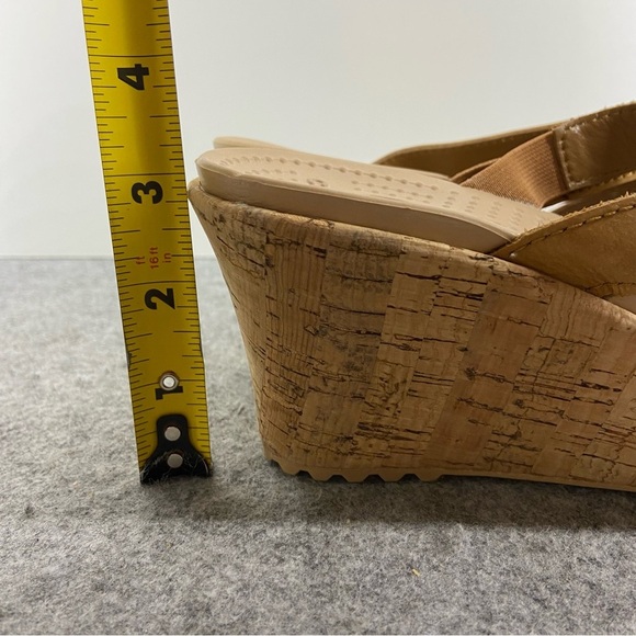 CROCS Tan Leather Like New Strappy Cork Wedges Women’s Size 9 - Picture 13 of 13